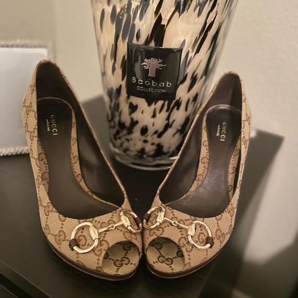 Free shipping **Gucci Beige/Brown GG Canvas Horsebit Peep Toe Pumps - Picture 4 of 9